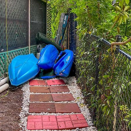 Pams Mermaid House With Riverfront Yard And Lanai! Lejlighed Weeki Wachee Eksteriør billede