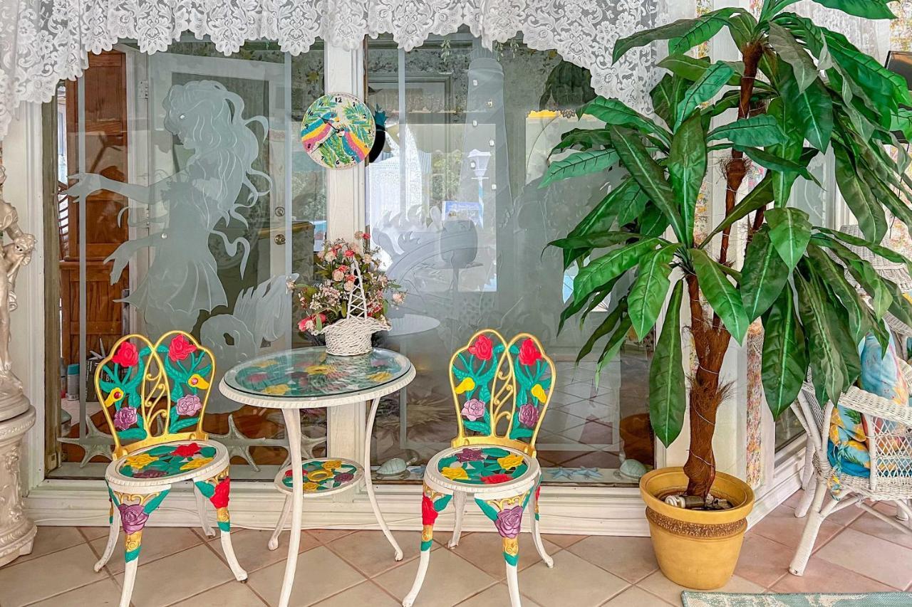 Pams Mermaid House With Riverfront Yard And Lanai! Lejlighed Weeki Wachee Eksteriør billede