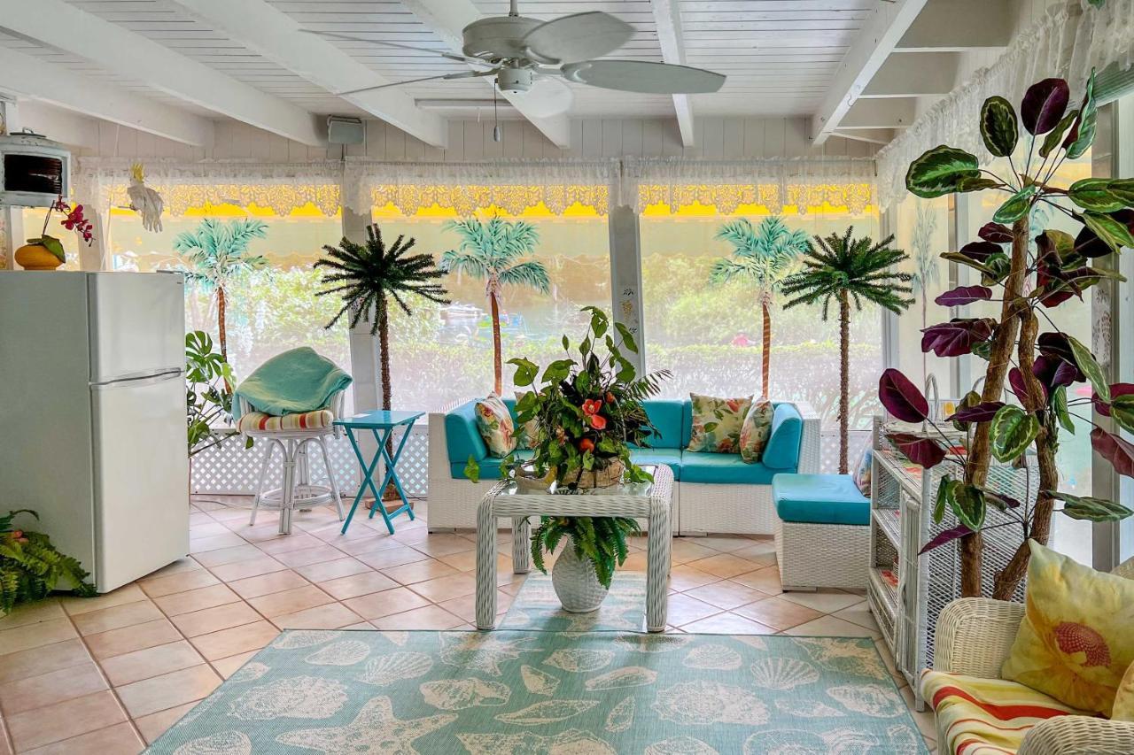 Pams Mermaid House With Riverfront Yard And Lanai! Lejlighed Weeki Wachee Eksteriør billede